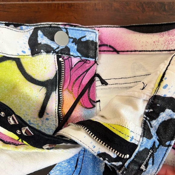 DOLLS KILL Current Mood X Delia’s Graffiti Denim Shorts Attached Belt Size Med - Picture 6 of 10